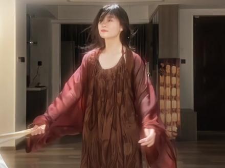 #中国古典舞 缘份没用尽的时候，会用梦来换#沈园外 #国风 #氛围感