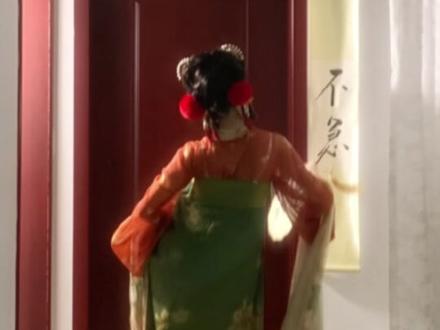 夏天太热啦，快来本小姐给你扇扇风！ #古典舞 #国风古韵 #浅跳一下