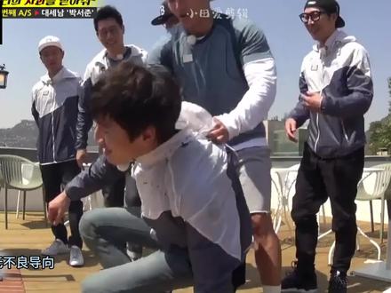 #runningman 那些年国光兄弟的经典搞笑名场面，只活一天的#李光洙 欺负国儿的模样简直不要太
