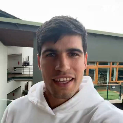 闯进 男单决赛后，阿尔卡拉斯在前方发来了视频信✉️