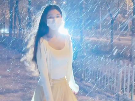 新的一年，祝愿大家会有始料不及的运气，会有突如其来的欢喜。#中国舞 #氛围感 #用舞蹈迎接新的一年