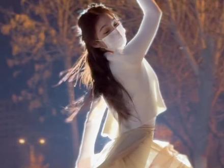 成为怎样的人，期待怎样的世界，这一切都由自己的心决定。#中国舞 #氛围感#你本无意穿堂风