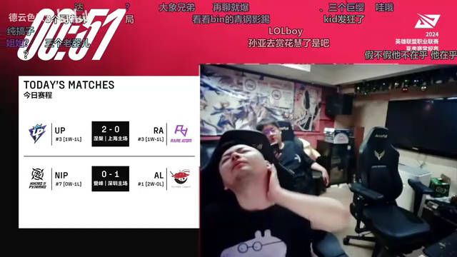 【】7月11日晚，引发网友热议。之后，西卡和kid复刻Bin踢椅子。西卡：你踢两下我看下什么感觉，你