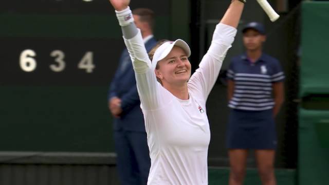 温网女单半决赛，克雷吉茨科娃3-6、6-3、6-4逆转莱巴金娜，首次闯入温网决赛。将与背靠背闯进大满