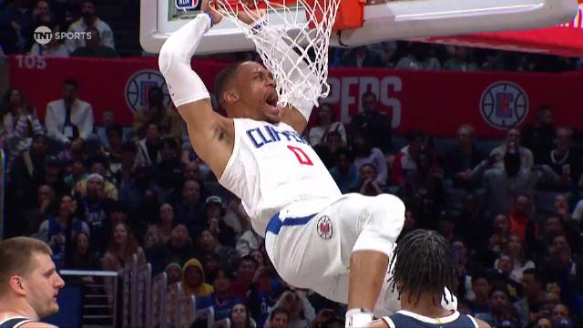 【 】登威连线！哈登借掩护突破，吸引约基奇上提，威少底线切入篮下，接到哈登传球空接炸筐！