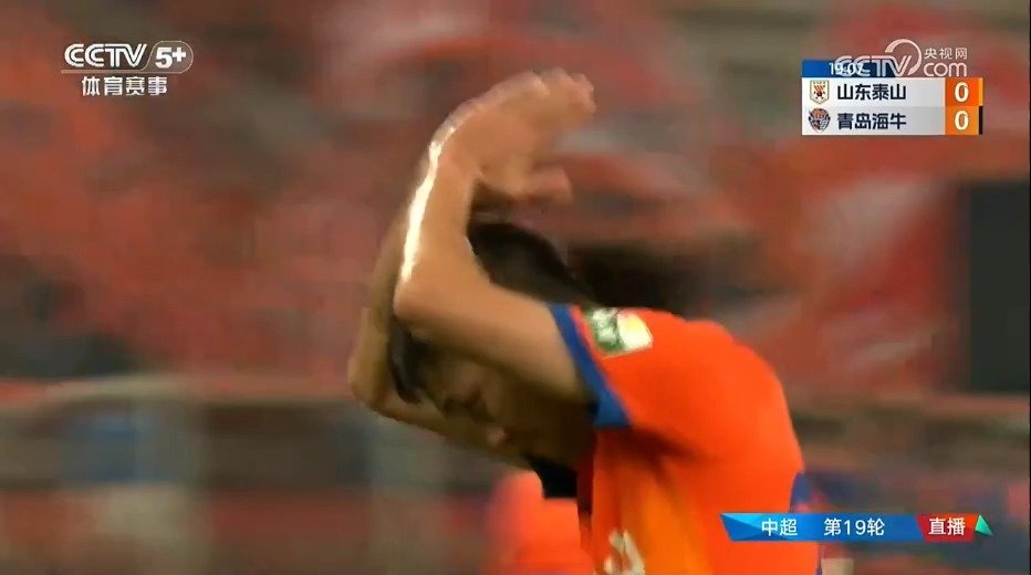 卡扎伊什维利一个低平球送入禁区，李源一跟进推射破门