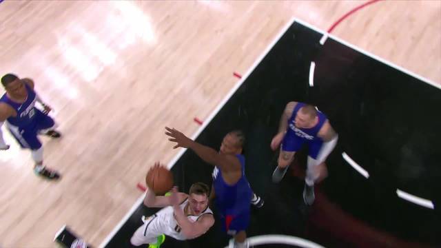 【伦纳德篮下大帽】你知不知道我是谁？敢这么往里冲？布劳恩加速强杀内线，伦纳德如影随形一记麻辣火锅好好