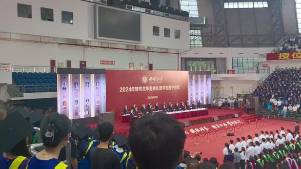 #毕业典礼 #西南大学校歌 亲临现场，激动➕震撼，遗憾的是没拍到完整版