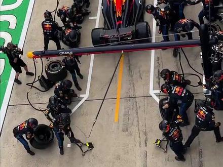 红牛车队的双车进站，只硬控了我4.1秒！ #f1 #f1中国大奖赛 #换胎 #红牛