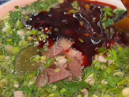 吃东西吧唧嘴好不好？ 吃美了有些时候就顾不上了乌鲁木齐好吃的牛肉面找到啦#牛肉面 #妈呀太香了 #大