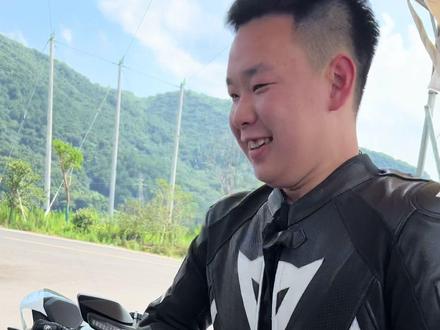 今天跑山有后勤车，累了就上车吹空调#跑山 #机车