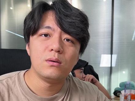 超香的香菜拌面，搭配辣牛肉口味酱料，这一口下去就跟大排档现炒的一样#速食美食 #网红泡面 #香菜面