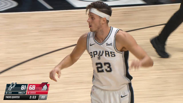 【科林斯妙传队友】这球传的，和他的长相一样帅！科林斯妙传击地恰到好处，瓦塞尔接球直接起飞劈扣灌筐！【