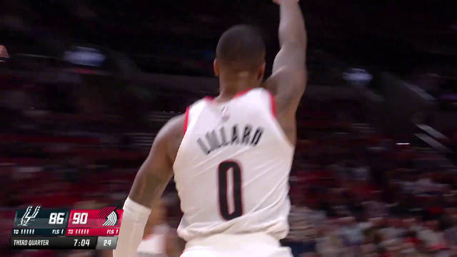 【利拉德撤步跳投】利拉德运球突破，面对防守急停撤步跳投出手，篮球稳稳入筐潇洒砍分！【戳： 为你喜欢的