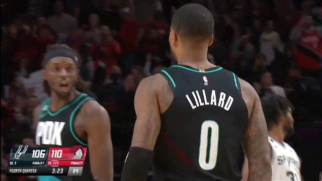 【利拉德&安芬尼-西蒙斯关键三分】守住胜利！第四节末段先是利拉德超远三分直入网窝，接着安芬尼-西蒙斯