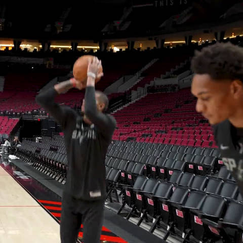 这两个人赛前没白练啊瓦塞尔目前出场10分钟，4投3中，其中三分球3中3，拿到13分1篮板2助攻1抢断