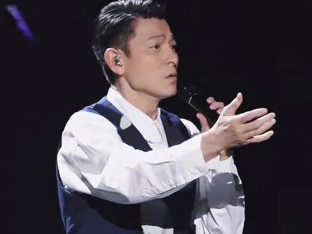 “冷冷的冰雨在脸上胡乱的拍 刘德华一代人的回忆” #刘德华#冰雨#一代人的回忆#刘德华上海演唱会#今