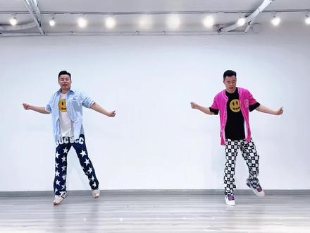 谁跳谁瘦汪苏泷《不分手的恋爱》欢乐燃脂舞减脂健身操 BGM 汪苏泷《不分手的恋爱》
DNA 动了吗？