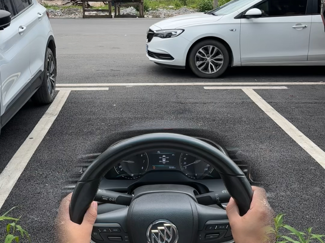 车库停车总是停不好，今天阿峰来分享两个技巧，快速掌握倒车入库#停车技巧新手必看