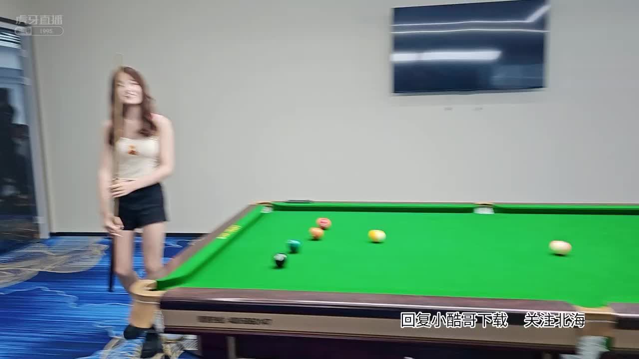 美女是台球助教？让我来试试她的水平！