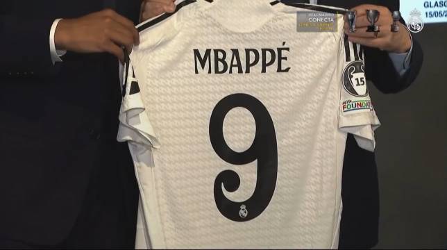 皇马新9号！！姆巴佩正式签署他将为皇家马效力为期五年的合同北京时间18:00 姆巴佩将在伯纳乌亮相