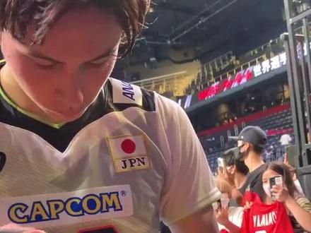 高桥蓝的签名球#排球 #高桥蓝 #男排 #日本男排 #主攻 