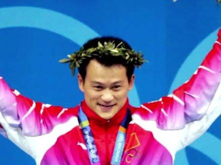 举重霸主张国政，砥砺前行的力量传奇。#体育精神 #莆田举重 #为国争光 #举重运动员 #体育运动