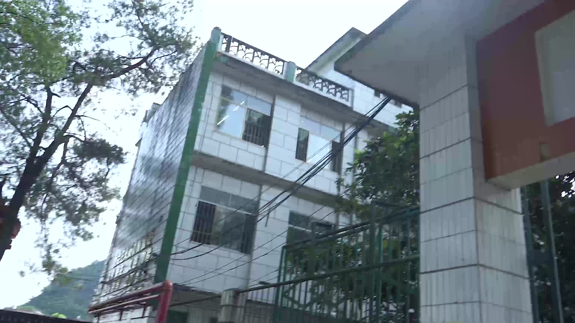 这是你的母校吗？你是否还记得当年在校的美好时光呢？