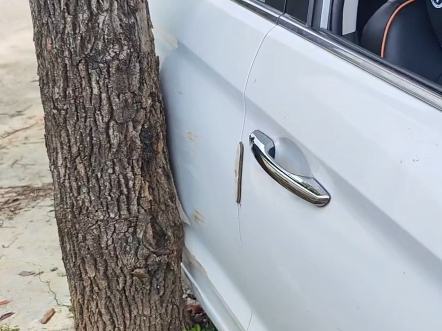 车子剐蹭了怎样脱困？减少损伤？