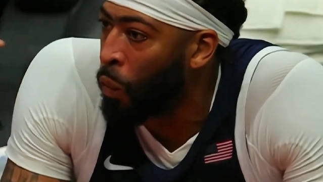 没有可比性，浓眉45号位摇摆人，恩比德双能卫。恩比德发挥不好主要是因为库里内线要不到位置，不怪恩比德