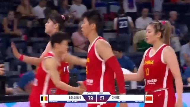 中国女篮奥运会前一系列热身赛合计2胜10负，不仅战绩糟糕，而且场面上看差距是非常大的。韩旭、李月汝、