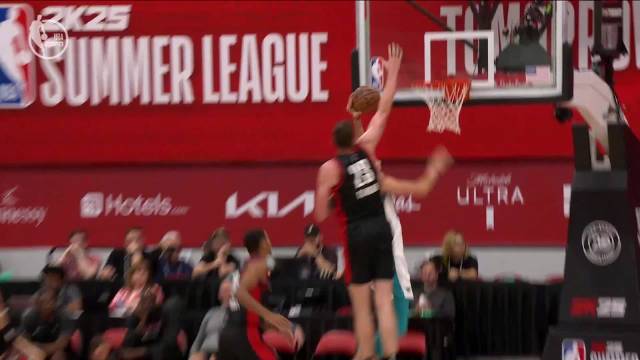 黄蜂第三节打出25-8比分奠定胜局，最终84-68轻取开拓者。黄蜂方面，摩根11投全中斩获36分，斯