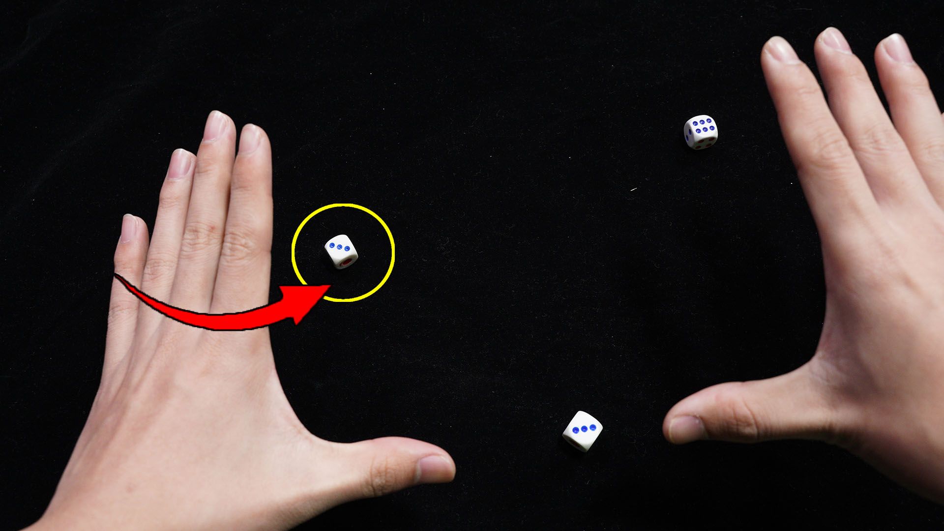 揭秘骰子瞬间转移的魔术，学会后可以骗朋友玩！