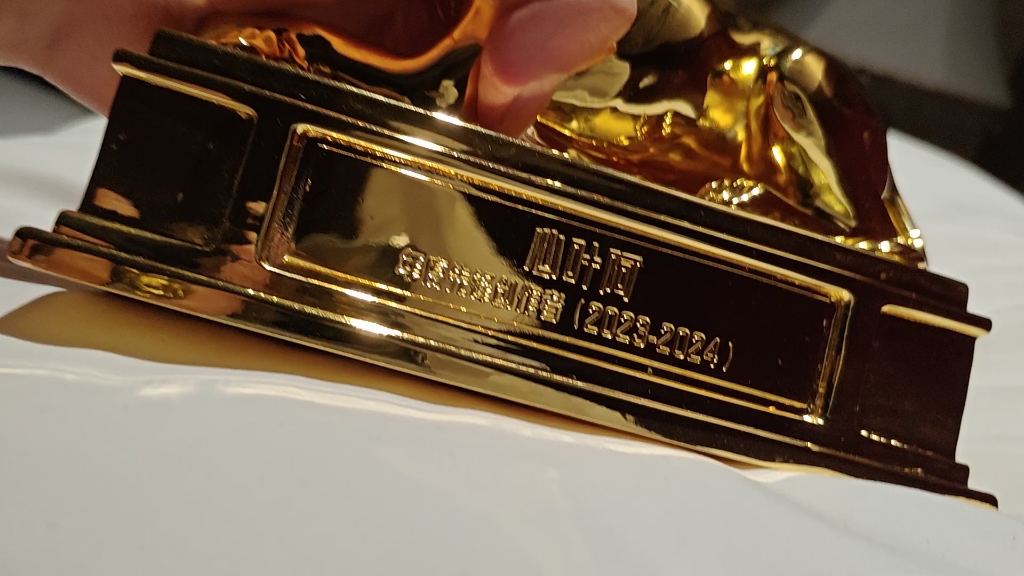 金狮雕像我摸到了，实力