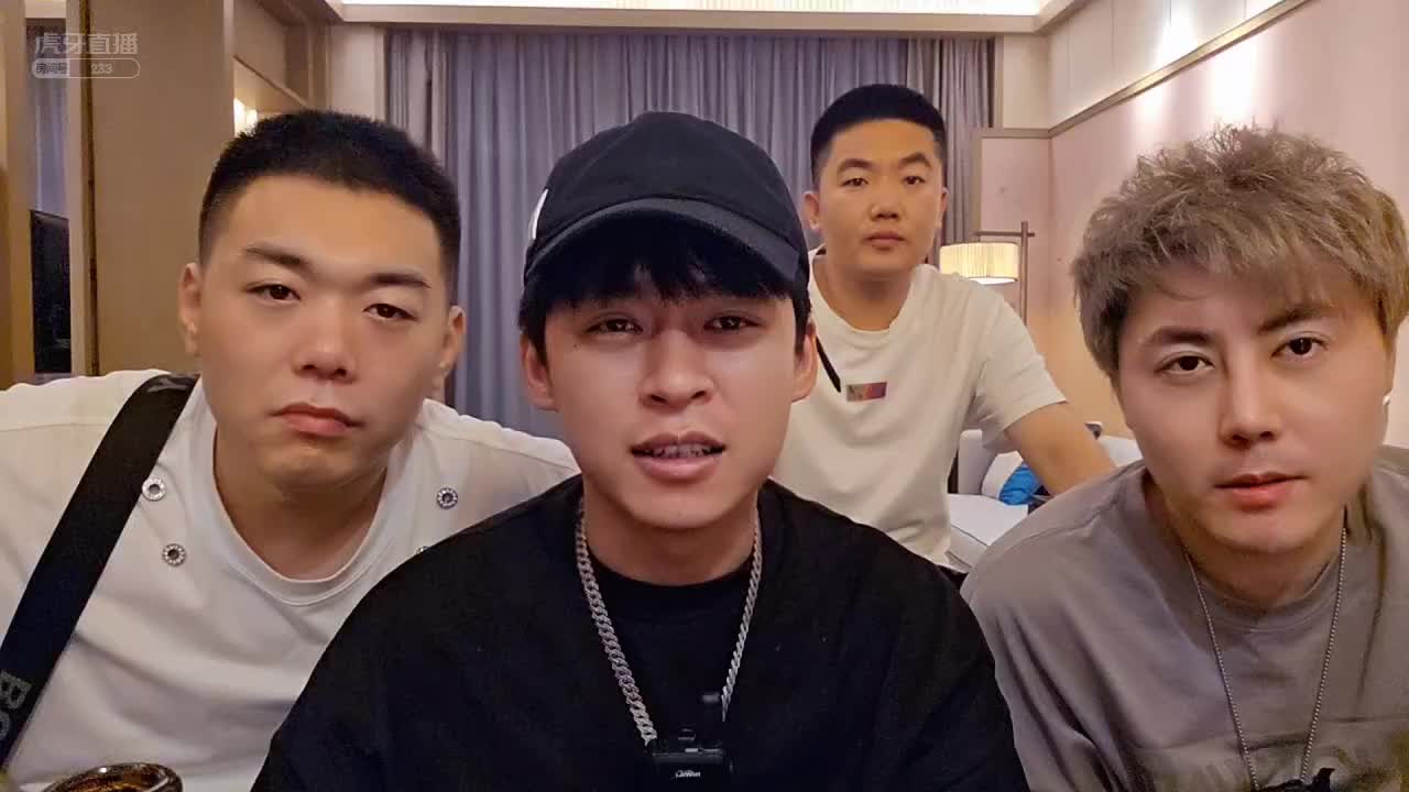 我们团播这么好的氛围都是因为晶哥铺的路!