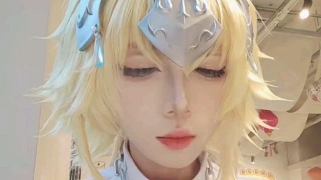 【漫展vlog】兄弟你这个身材，晚上都吃些啥