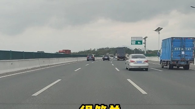 停车技术哪家强，那必须是北京胡同了，里面停的每一辆车都是极限操作#汽车知识 #每天一个用车知识 #侧