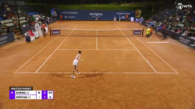 在WTA250帕勒莫站1/4决赛中，郑钦文6-1/6-1成功复仇克里斯蒂安，晋级四强，同时取得了在帕