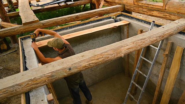 在2个月的时间里，我建了一个大的混凝土地下室来储存食物_从头到尾完整建造