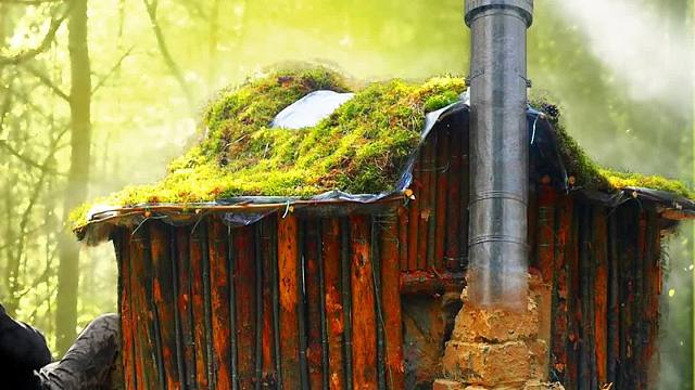 准备在野外居住上1个星期，动手建造出临时庇护所，空间不大还挺奢华