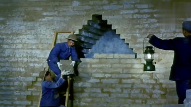 1957年万历皇帝陵墓挖掘现场真实影像，身高只有一米六四，死后还遭人鞭尸