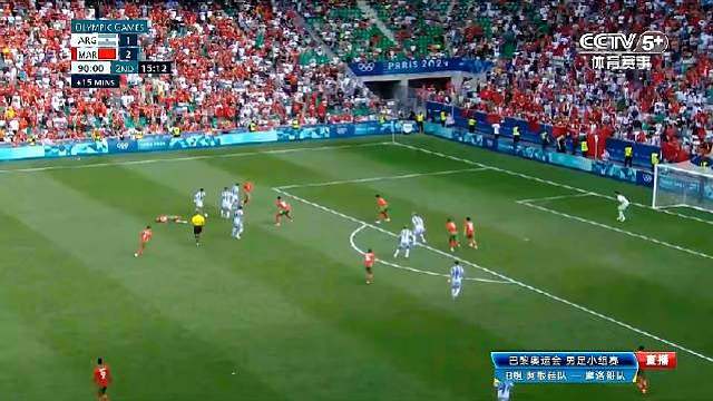绝平越位无效、随后有球迷冲入球场，比赛强行中断！最终国际奥委会宣布，进球无效，越位在先。