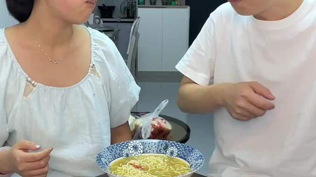 来一起开心的玩游戏吃饭吧。 #吃货 #干饭了 #一起吃饭吧 #吃货日常