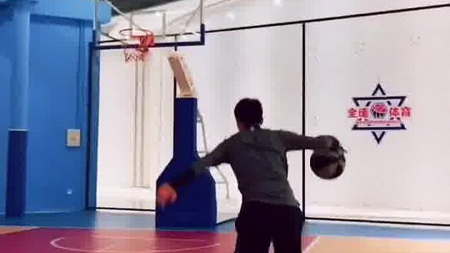 又到了冬天这个都不想打球的季节，那就一个人练吧！ 双击评论️ #2020年我可以 #我是技巧王