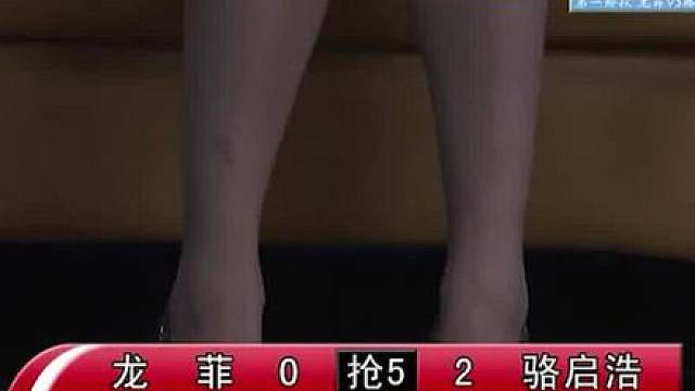 不看腿挑战！大长腿美女开球呲杆闹笑话，观众：打球其实不重要#台球是一种生活 #这台球一打一个不吱声 