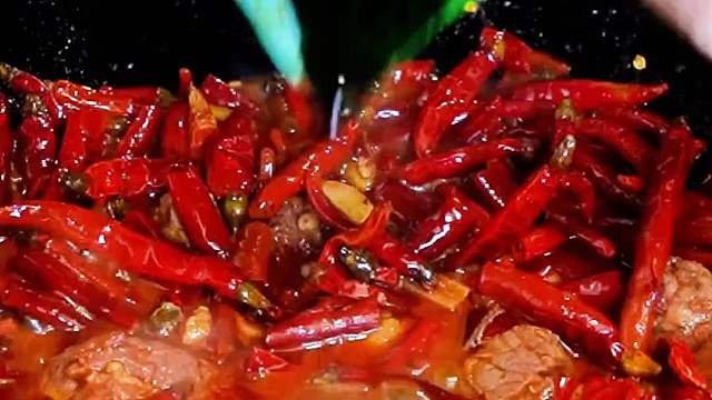 非战斗人员绝对不要把辣椒全炒了更不要剪开炒