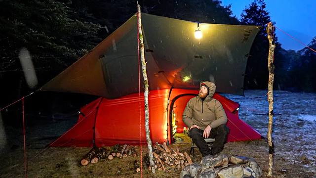雨雪交加，大风暴就要来了，我要赶在天黑之前进入山林野营