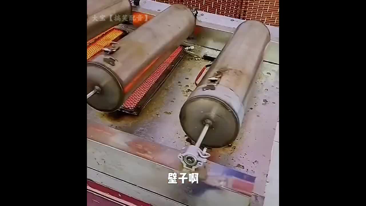 才磨好的地面，上来就踩几脚