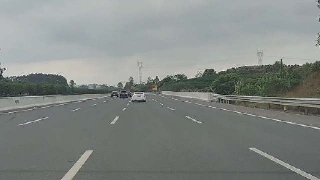 时速300方向盘打死会出现什么状况呢 #每天一个用车知识 #正确打方向盘 #交通安全