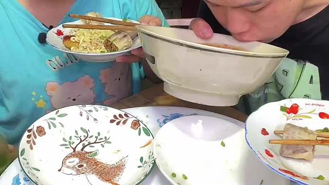 吃的好饱，来一起恰饭嘛？#农村美食 #吃货日常 #光盘行动拒绝浪费 #记录美好生活